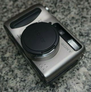 VTG Sony DSC - S75 3.  3MP Digital Camera Bundle W/ 128MB MS 2
