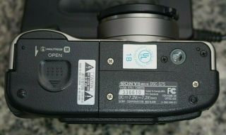 VTG Sony DSC - S75 3.  3MP Digital Camera Bundle W/ 128MB MS 6