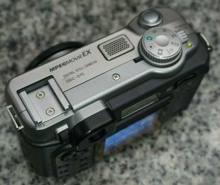 VTG Sony DSC - S75 3.  3MP Digital Camera Bundle W/ 128MB MS 7