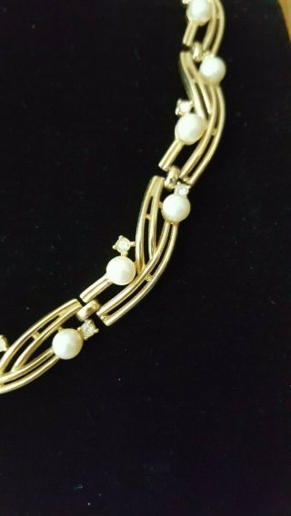 vintage gold tone faux pearl rhinestone Trifari necklace 2