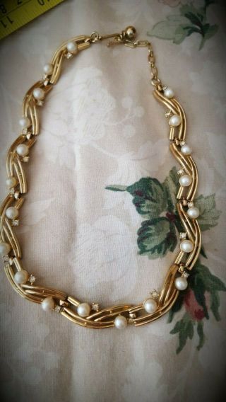 vintage gold tone faux pearl rhinestone Trifari necklace 5