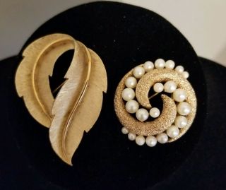 2 Vintage Signed Crown Trifari Swirling Gold Tone Faux Pearl Brooch Pin And Leaf