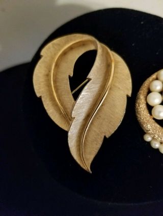 2 Vintage Signed Crown Trifari Swirling Gold Tone Faux Pearl Brooch Pin and leaf 3