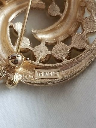 2 Vintage Signed Crown Trifari Swirling Gold Tone Faux Pearl Brooch Pin and leaf 6