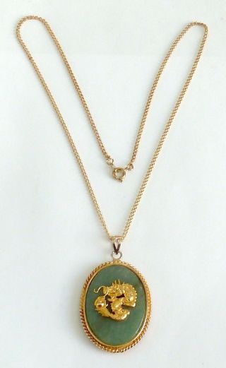 A VINTAGE 1980s GOLD TONE DRAGON & PEARL PENDANT NECKLACE WITH PALE GREEN JADE 2