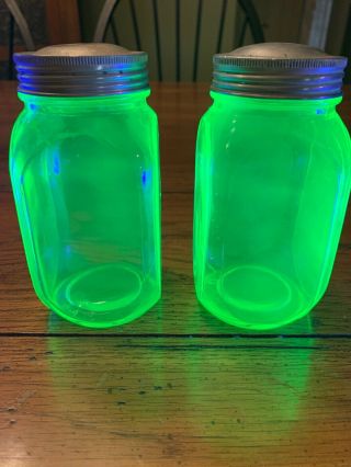 (2) Vtg Uranium Green Depression Glass Shaker Jar Spice Hoosier W Orig Lids Vgc
