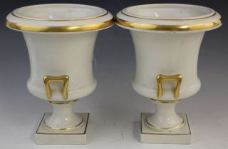 Pair VTG Signed Trenton Potteries Porcelain Handled Trohpy Urn Vases Gold Gilt 2