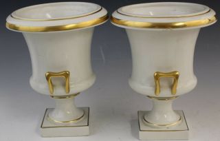 Pair VTG Signed Trenton Potteries Porcelain Handled Trohpy Urn Vases Gold Gilt 4