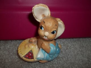 Vintage Pendelfin Studios " Pie Face " Bunny Rabbit With Cherry Pie Figurine
