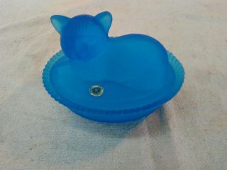 Vintage Westmoreland Blue Opaque/frosted Cat Covered Dish