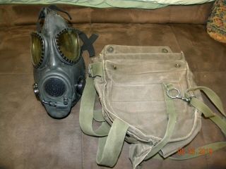 Vintage U.  S.  Army M - 17 Gas Mask & Carrying Bag Military