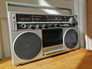 Vintage Toshiba Rt - 80s Radio / Cassette Boom Box