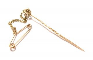 SMALL ANTIQUE VICTORIAN 9CT GOLD AND DIAMOND STICK PIN 3