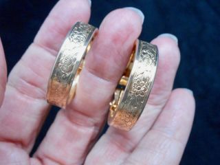 Authentic Vintage 1950 ' s - 60 ' s Gold Tone Etched Design Hoop w/Clips 2