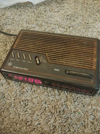 Vintage Ge Digital Alarm Clock Radio - Woodgrain Model 7 - 4612b
