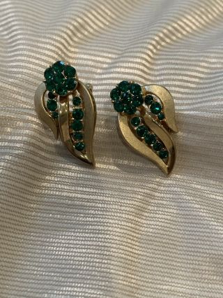 Vintage Crown Trifari Green Rhinestone Gold Tone Flowers Clip On Earrings