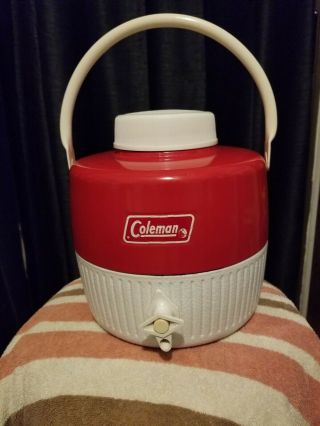 Vintage Coleman Red And White 1 Gallon Drink Picnic Cooler Jug Spout And Cup.