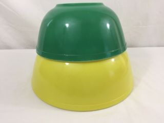 (2) Vtg Pyrex 404 403 Nesting Mixing Bowls Primary Colors Yellow & Green