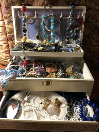 Vintage Mele Jewelry Box With Key Jewelry Vintage Fashion Christmas Perfume