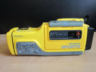 Vtg Sony Handycam Sports Ccd - Sp7 Video 8 Water Resistant Camcorder/battery