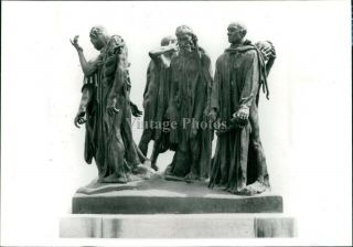 1985 Press Photo Art Rodin Auguste Burghers Calais Bronze Statues Vintage 5x7