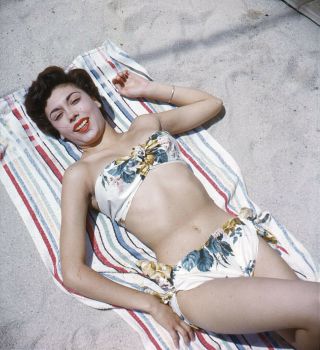 Vintage Stereo Realist Photo 3d Stereoscopic Slide Pinup On Beach Towel Bikini