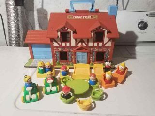 Vintage Fisher Price Family Play House 952 With 25 Accessories [look]