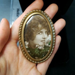 Vintage Portrait Photo Frame Oval Lady Brooch Costume Jewellery Pretty Paste