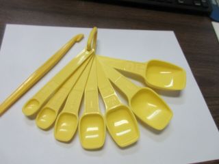 Vintage Tupperware Measuring Spoons Yellow 7 From 1/8 Tsp - 1 Tbsp Orange Peeler