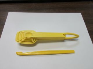 Vintage Tupperware measuring spoons yellow 7 from 1/8 tsp - 1 tbsp Orange peeler 2