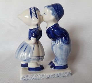 Blue Delft Hand Painted Boy And Girl Kissing Figurine Holland Dutch Vintage