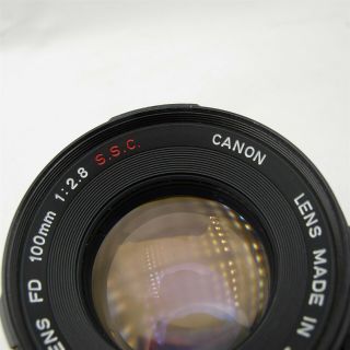 Vtg CANON 100mm F/2.  8 FD mount Camera lens Japan made 3