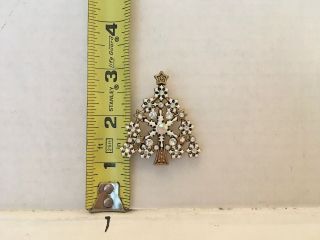 Vintage Christmas Tree Pin Made Of Snowflakes Accented By Clear Rhinestones