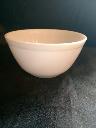 Vintage Pyrex White Mixing Bowl (402) 1.  5 Qt