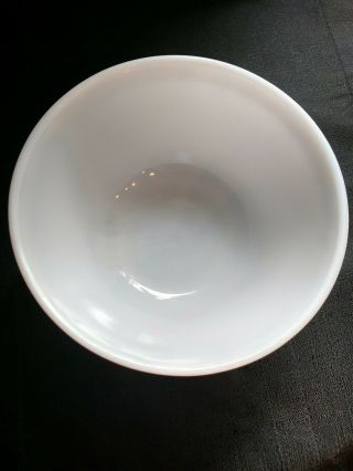 Vintage PYREX White Mixing Bowl (402) 1.  5 qt 2