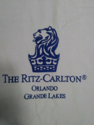 Ritz - Carlton White Beach Towel W/ Embroidered Emblem Orlando Lakes Vintage 90 