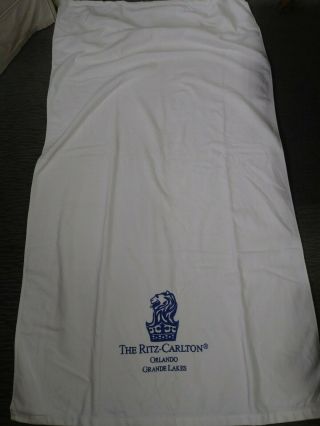 Ritz - Carlton White Beach Towel w/ Embroidered Emblem Orlando Lakes vintage 90 ' s 2