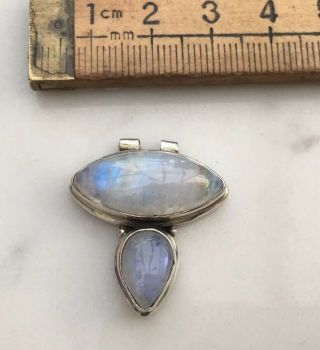 A Vintage Or Modern Silver And Moonstone Pendant