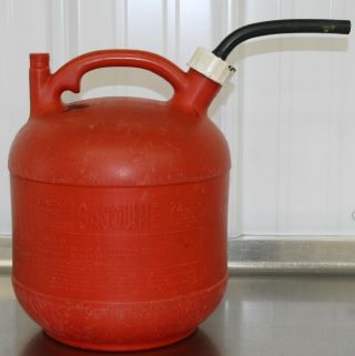 Vintage Eagle 2 - 1/2 Gallon Vented Plastic Gas Can Model Pg - 3 Made In Usa 2.  5