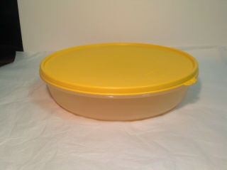 Vintage Sunflower Yellow 2 Quart Round Container,  1832 - 4 Lid 1831 - 6 Conta