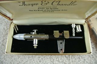 Vintage Thayer & Chandler Black Artist ' s Air Brush with Extra Nozzles in Case 4
