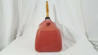 Vintage Rubbermaid GOTT 2.  5 Gallon Gas Can Red Vented Plastic Model 1226 Pre Ban 6