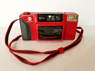 Minolta Fs - E Red 35mm Film Camera Flash Lens 1:4.  5 Iso Retro Vintage