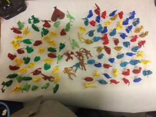 Vintage 115 Piece Plastic Cowboys And Indians Figures And 1 Tee Pee.
