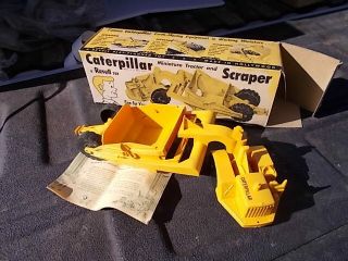 Vintage Revell Plastic Cat Caterpillar Tractor Pan Scraper Construction Farm Toy