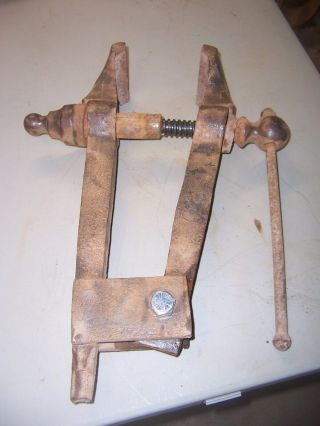 Antique Vtg Blacksmith Post Vise Tool 4 3/4 " Jaw,  5,  " Opening 40 Pounds