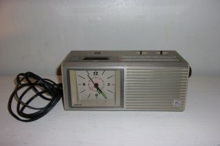 Vintage Ge General Electric Lighted Clock / Radio / Alarm Clock Great