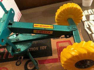 VINTAGE STRUCTO ROAD GRADER WITH YELLOW WHEELS AND ENGINE Box 2