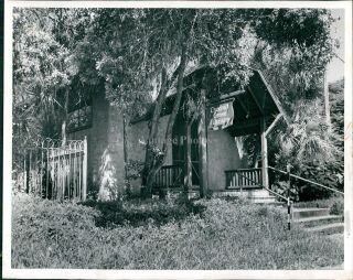 1963 Press Photo Business Library Coconut Grove Miamiana Vintage Historic 8x10