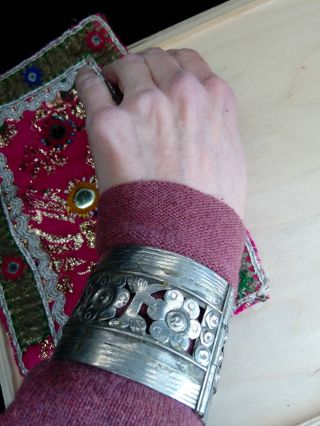 Vintage Afghan Kuchi Tribal Bracelet Flower Designs Ethnic Metal Cuff 7 